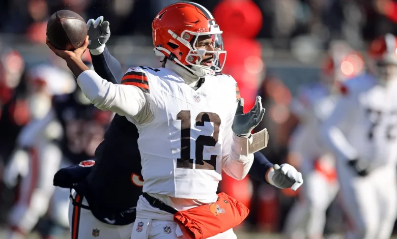 Shedeur Sanders throws 3 picks in 31-3 loss to Bears as Browns fall to 3-11