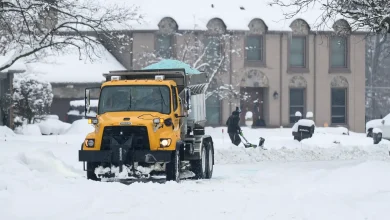 Snow, cold closes Metro Detroit schools, makes commute messy