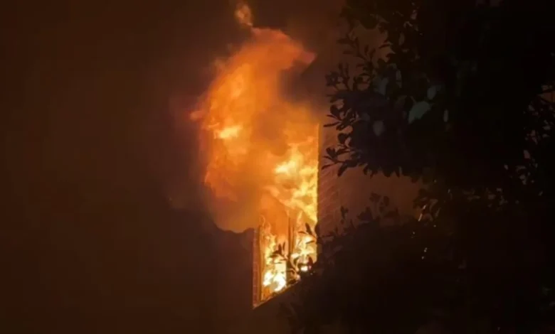 Snow, ice makes it tricky for firefighters to battle Flushing, Queens fire