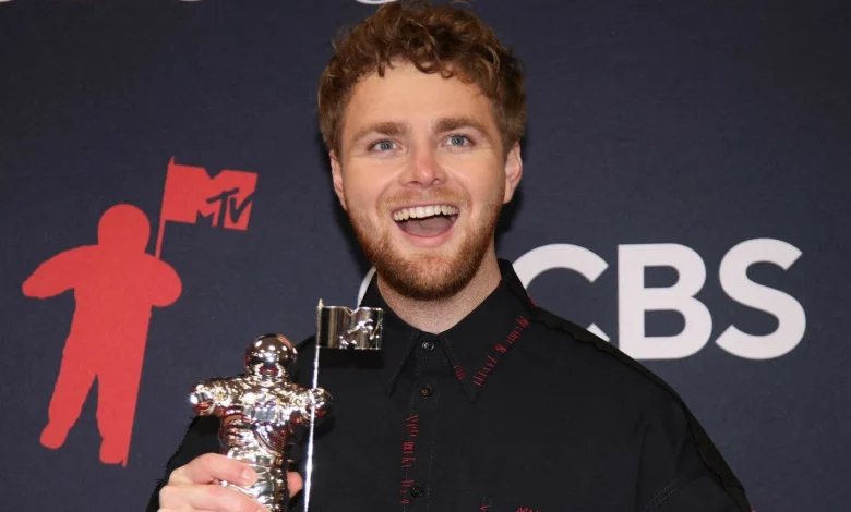 Spał w samochodach znajomych. Dziś jest milionerem dzięki piosence, którą napisał dla żony