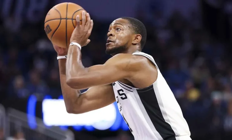 Spurs’ De’Aaron Fox nails incredible bucket over Austin Reaves