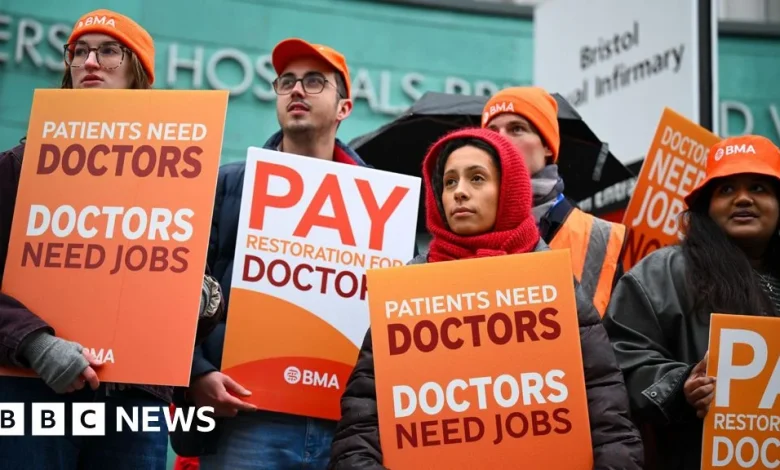 Starmer calls doctors' strike 'dangerous' as five-day walkout begins