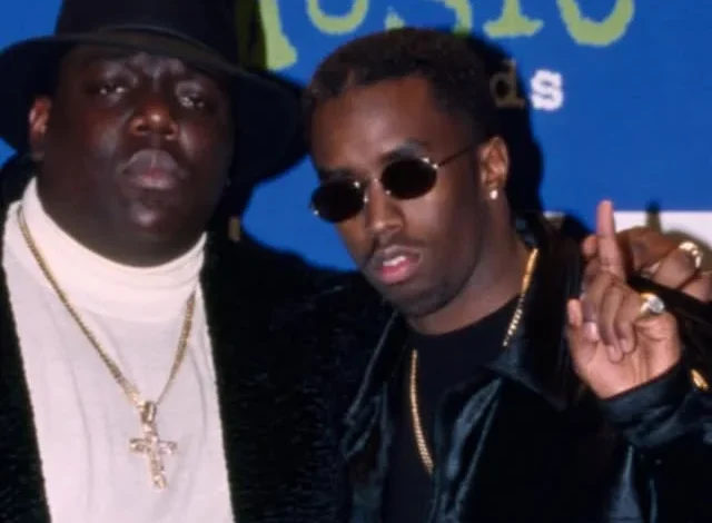 TSR Staff China! @China_lovelace _______________________________ #WayneBarrow, is clearing the air on a claim that #Diddy used the late #NotoriousBIG’s own money to pay for his funeral following the release of Netflix’s documentary, “Sean Combs: