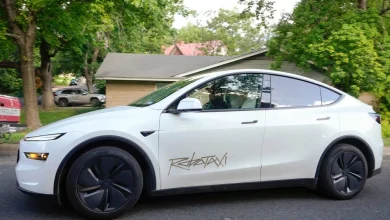 Tesla Recruits Factory Workers, Sales Staff for 'Robotaxi' Service