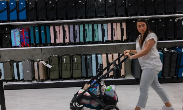 The economy grew robustly as Americans continued to spend : NPR