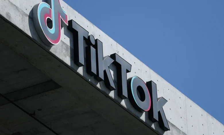 TikTok signs deal to sell U.S. unit to American investor group : NPR