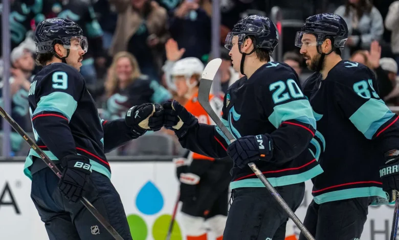 Tolvanen gets 3 points, Kraken defeat Flyers for 4th straight win