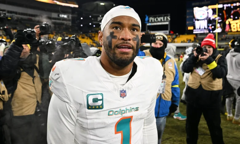 Tua Tagovailoa Benching 'On The Table' After Dolphins' Loss to Steelers, McDaniel Says