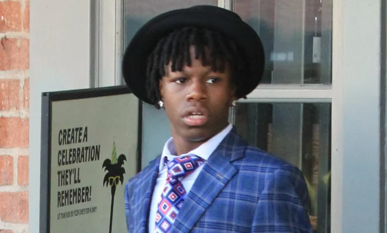 Twitch Streamer Says He's RaKai Banned After Allegedly Handing Out Walmart Flowers Without Paying