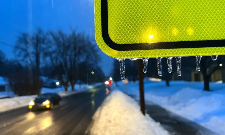 Two killed in crashes on icy roads after freezing rain in southern Minnesota - MPR News
