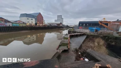 Two missing after entering River Hull to evade police