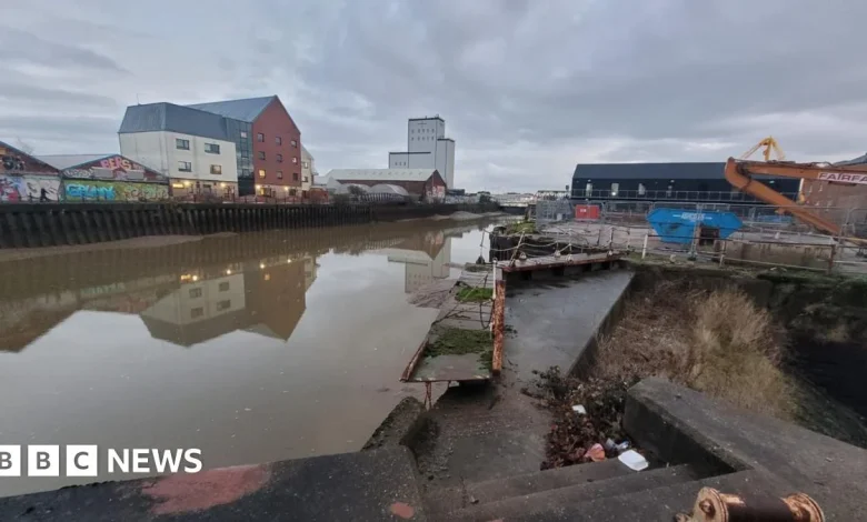 Two missing after entering River Hull to evade police