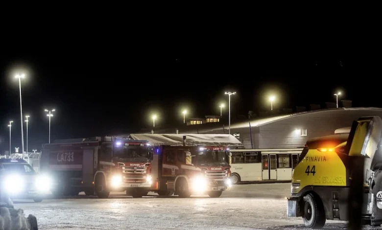 Two planes slide into snowbanks in heavy winds at Kittilä Airport