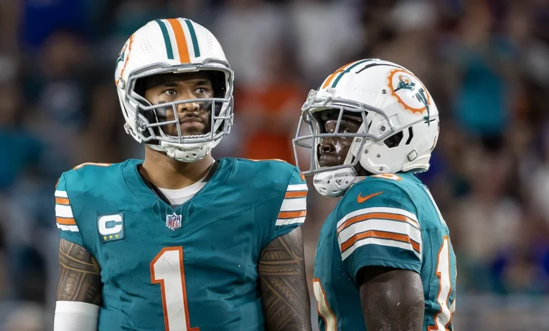 Tyreek Hill reacts to the news of Tua Tagovailoa's benching, with a GIF