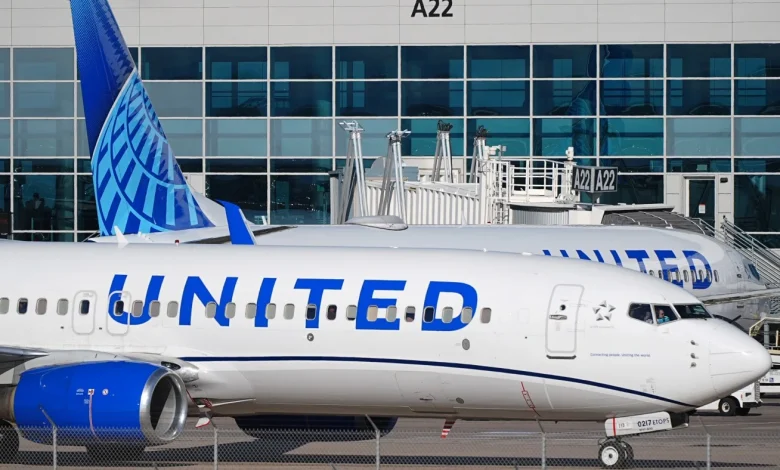 United flight returns to Dulles airport after engine failure : NPR