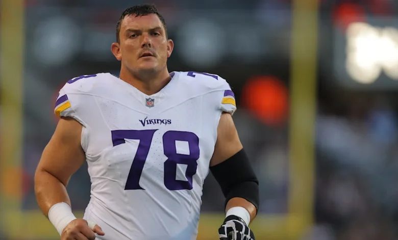 Vikings C Ryan Kelly ruled out with hip injury, Seahawks lead 26-0