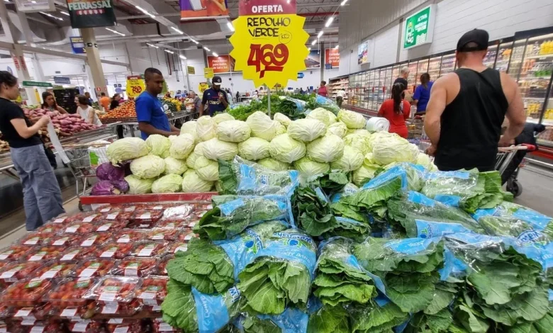 We asked experts to rate the U.S. economy in 2025. Here's what they said.