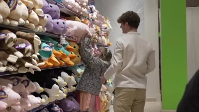 Westroads Mall becomes wonderland at annual shopping spree for visually impaired kids