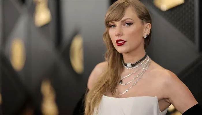 Will Taylor Swift attend Chiefs game today to cheer Travis Kelce?