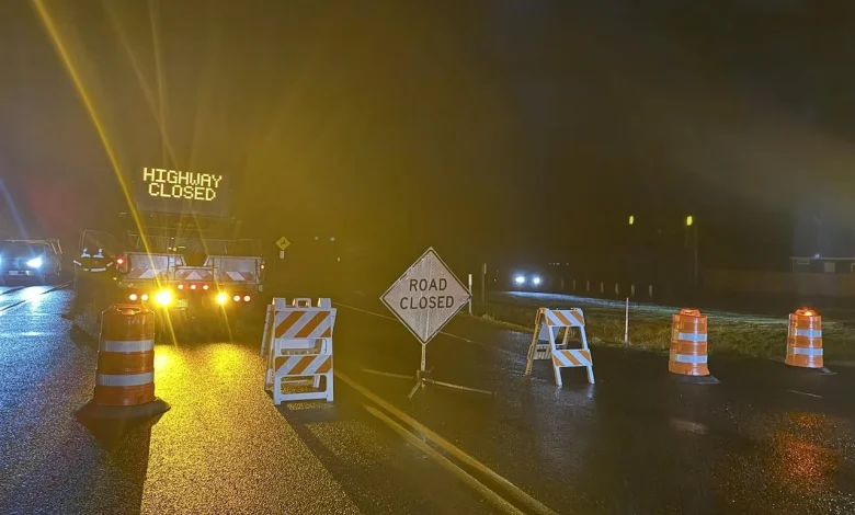 Windstorm closes Oregon highways: U.S. 20 and 22, OR 213 and 214, and Oregon 126.