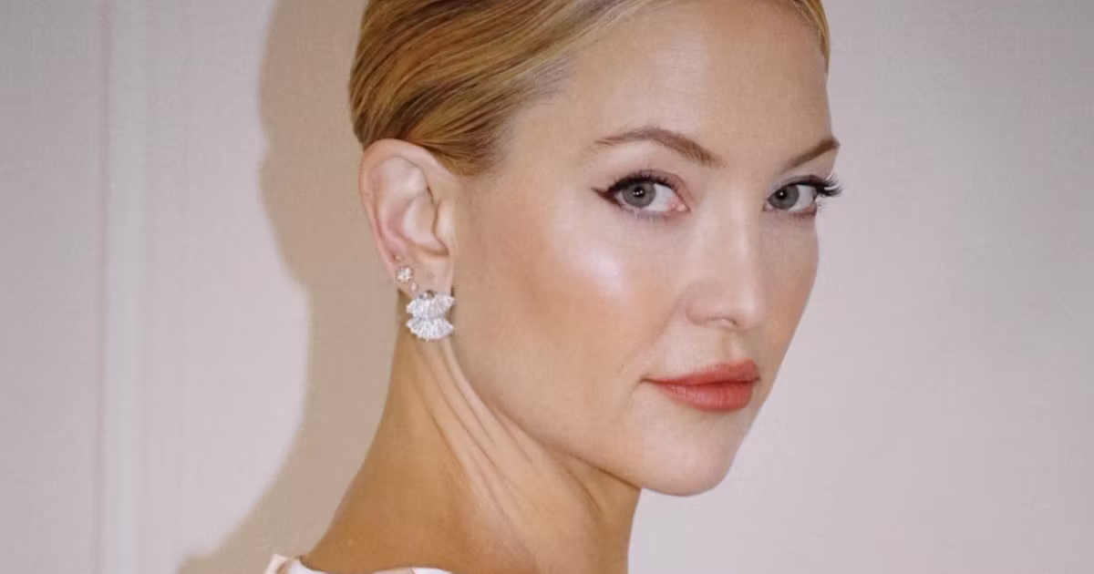 With Feathery Bangs, Kate Hudson Is Goldie Hawn's Twin
