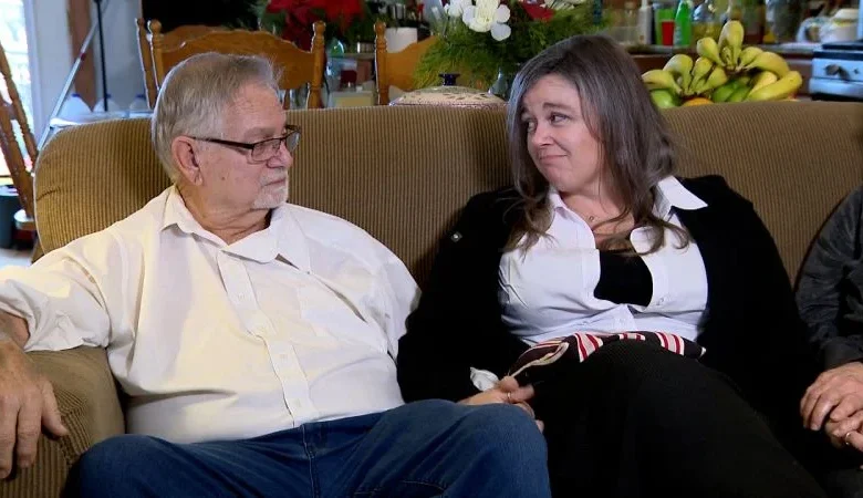 Woman reunited with her Kentucky family after allegedly being abducted by her mother in 1983