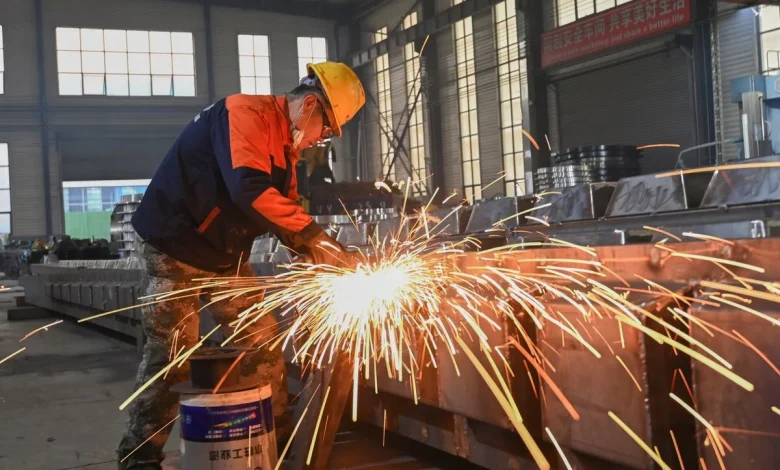 Xi Says China Set to Meet 2025 GDP Goal as Factories Rebound