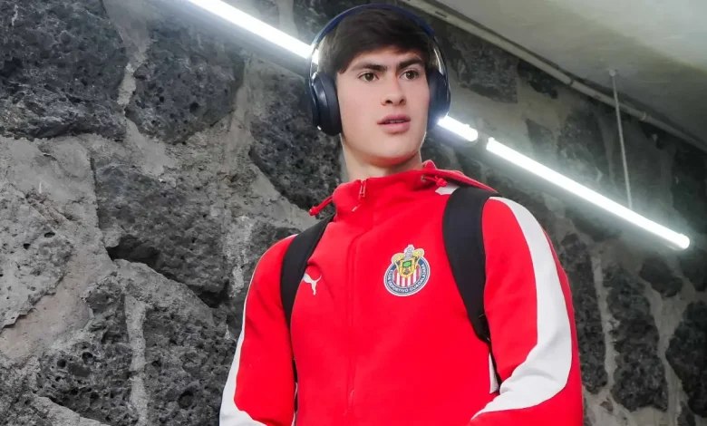 ¡Sin Hormiga! Armando González causa baja de Chivas ante Cruz Azul de último momento