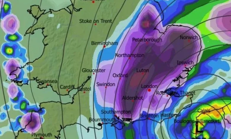Dramatic weather map shows huge wall of snow heading to London