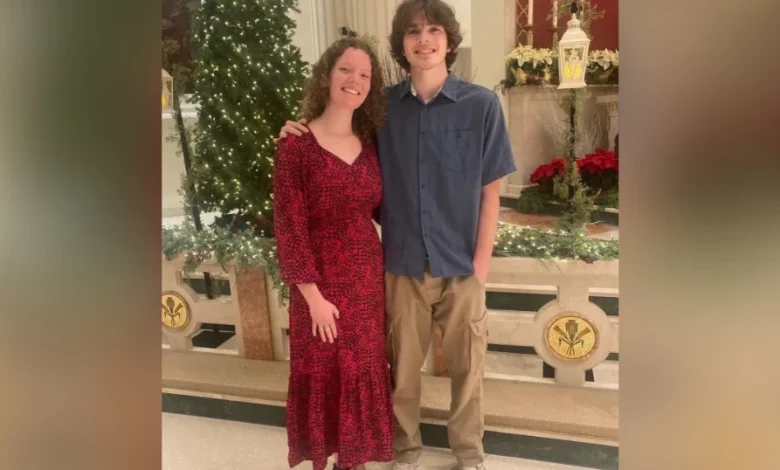 2 college students found dead in car in Ohio