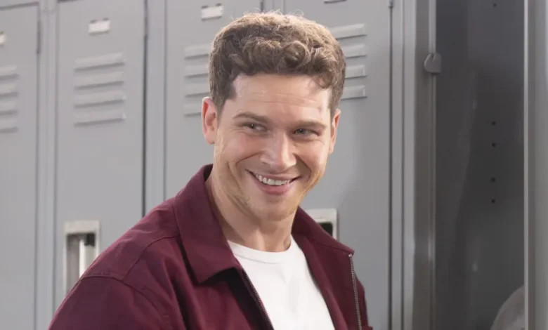 '9-1-1's Oliver Stark On Buck's Bi Love Triangle, 'Buddie' Shippers