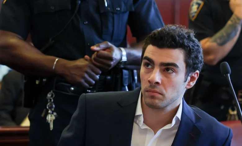 A New York un uomo ha cercato di far uscire Luigi Mangione dal carcere, fingendosi un agente dell'FBI