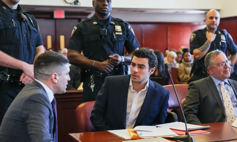 A man impersonating an FBI agent tried to get Luigi Mangione out of jail, authorities say : NPR