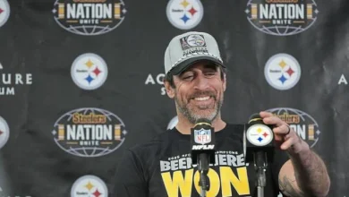 Aaron Rodgers plays the hero, Steelers win the optics in pseudo playoff victory