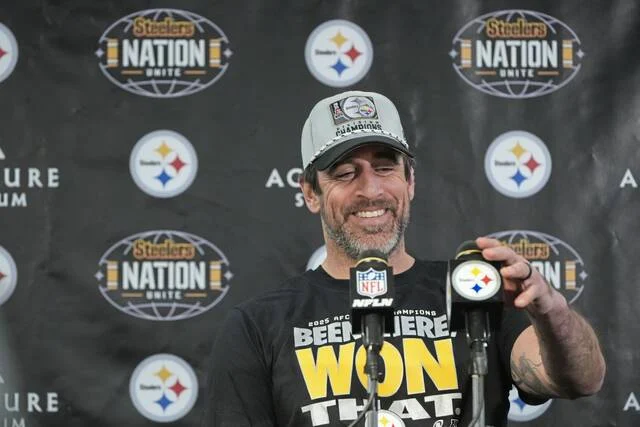 Aaron Rodgers plays the hero, Steelers win the optics in pseudo playoff victory