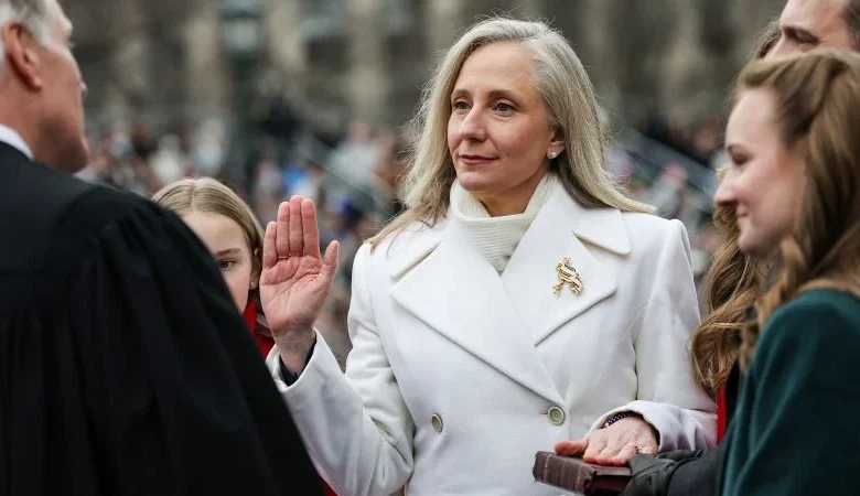 Abigail Spanberger becomes Virginia’s first female governor in historic inauguration