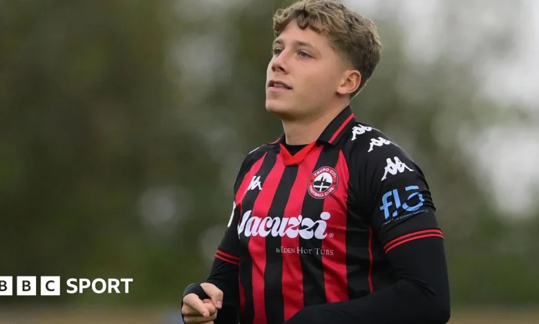 Aiden Marsh & Emmerson Sutton: Harrogate Town sign duo