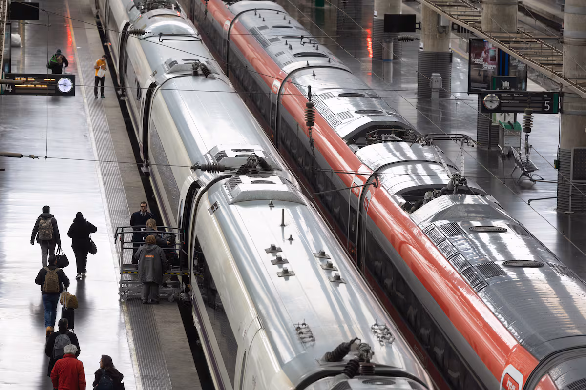 Al menos 10 muertos y 25 heridos graves por el descarrilamiento de dos trenes de alta velocidad en Adamuz (Córdoba)