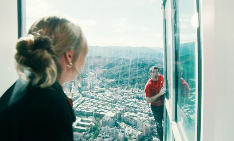 Alex Honnold Finishes Taipei 101 Climb During Netflix Skyscraper Live