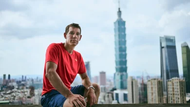 American ‘Free Solo’ climber Alex Honnold attempts ascent of Taipei 101