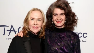 Amy Madigan reunites with 'Field of Dreams' daughter at NYFCC Awards