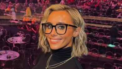 Anna Woolhouse hailed as 'star of the show' in see-through top at World Darts Championship