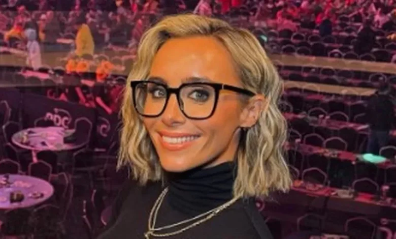 Anna Woolhouse hailed as 'star of the show' in see-through top at World Darts Championship