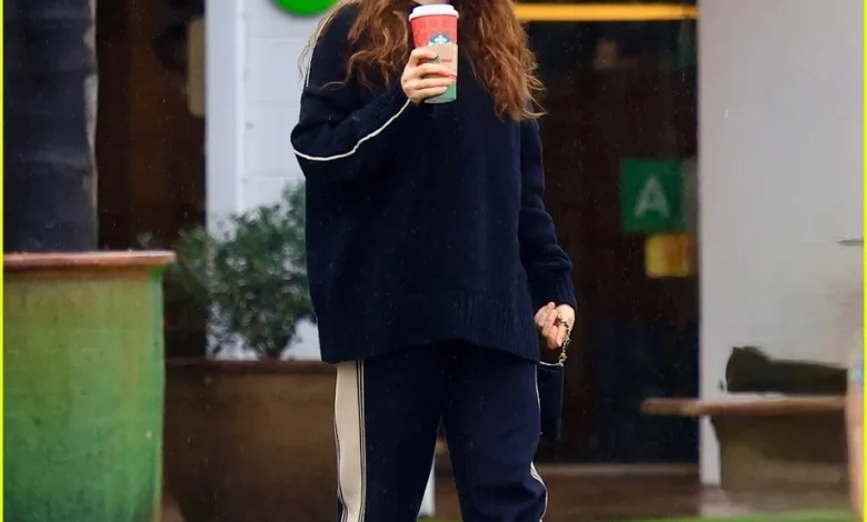 Ashton Kutcher & Mila Kunis Step Out for Coffee Run in L.A.