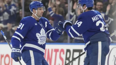 Auston Matthews makes a telling leadership gesture toward John Tavares ahead of Islanders game