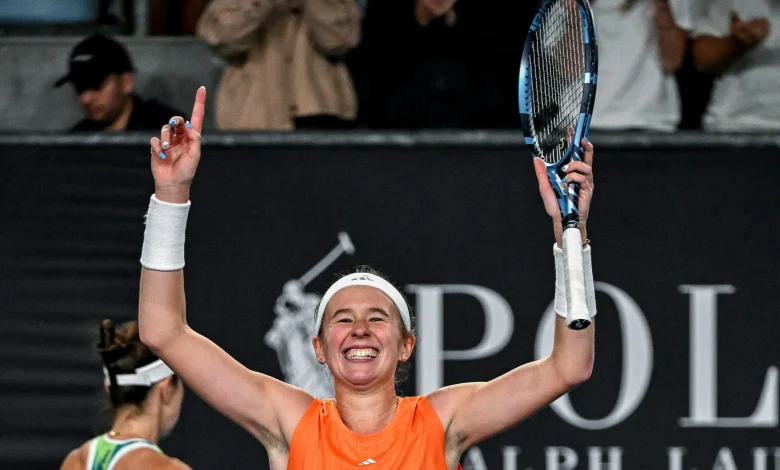 Bartunkova, 19, shows off 'Federer, Alcaraz style' to upset Bencic at AO