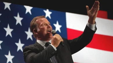 Bears' national anthem singer sends NFL fans into frenzy with performance before playoff game