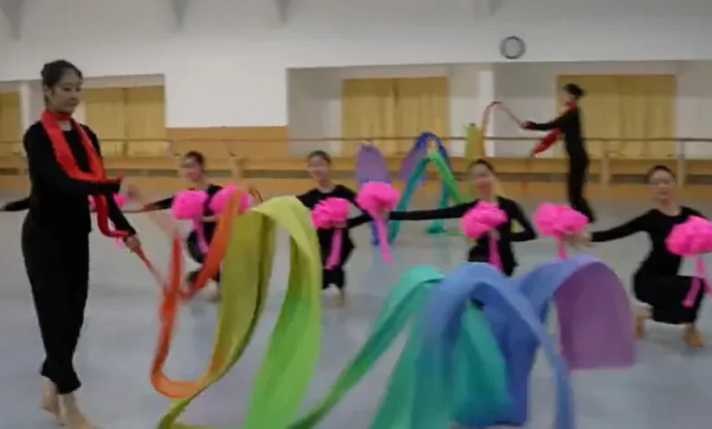 Behind the scenes of Shen Yun