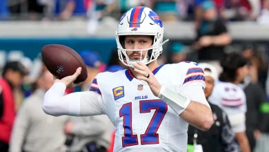 Bills' Josh Allen addresses viral photo of wife Hailee Steinfeld wearing Broncos gear