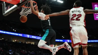 Blazers Show Off New Wrinkles, Beating Heat